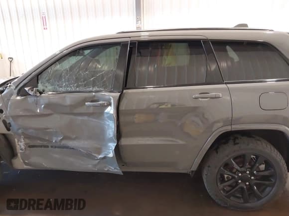 ✅ 2021 Jeep Grand Cherokee Laredo X • VIN: 1C4RJFAG1MC622226 • Lot: 43480425. Listed on IAAI with 82,612 mi. Free auction sales archive from the USA and detailed vehicle history report at DreamBid. Image 15.