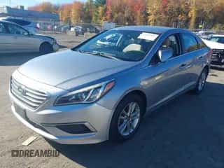 2016 Hyundai Sonata SE z VIN 5NPE24AF6GH285892, wystawiony jako IAAI lot #43468252 z przebiegiem 150 467 mil mil oraz . Historia ofert i sprzedaży dostępna na DreamBid. Obrazek 2.