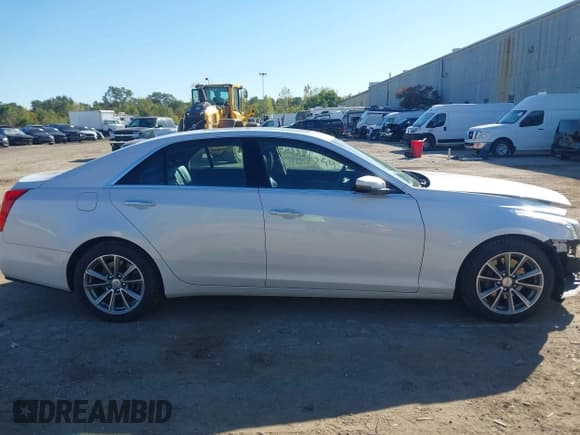 ✅ 2018 Cadillac CTS Luxury AWD • VIN: 1G6AX5SX0J0181693 • Lot: 43482294. Wystawiony na IAAI z przebiegiem 122 621 mil. Bezpłatny archiwum sprzedaży aukcyjnych z USA i szczegółowy raport historii pojazdu na DreamBid. Zdjęcie 14.