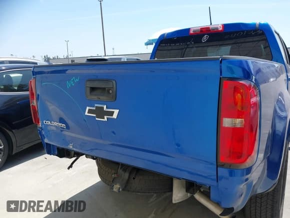✅ 2018 Chevrolet Colorado 2WD Work Truck • VIN: 1GCGSBEA3J1287240 • Lot: 42085886. Listed on IAAI with 76,720 mi. Free auction sales archive from the USA and detailed vehicle history report at DreamBid. Image 17.