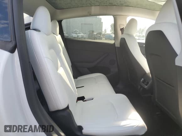 ✅ 2024 Tesla Model Y Long Range • VIN: 7SAYGAEE4RF176544 • Лот: 81506075. Опубликован ранее на Copart с пробегом 4 377 миль. Бесплатный доступ к архиву аукционных продаж из США и подробный отчёт об истории автомобиля на DreamBid. Изображение 10.