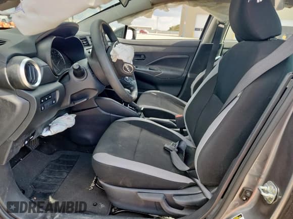 ✅ 2025 Nissan Versa S • VIN: 3N1CN8DV6SL849156 • Лот: 90328665. Опубликован ранее на Copart с пробегом 9 814 миль. Бесплатный доступ к архиву аукционных продаж из США и подробный отчёт об истории автомобиля на DreamBid. Изображение 7.