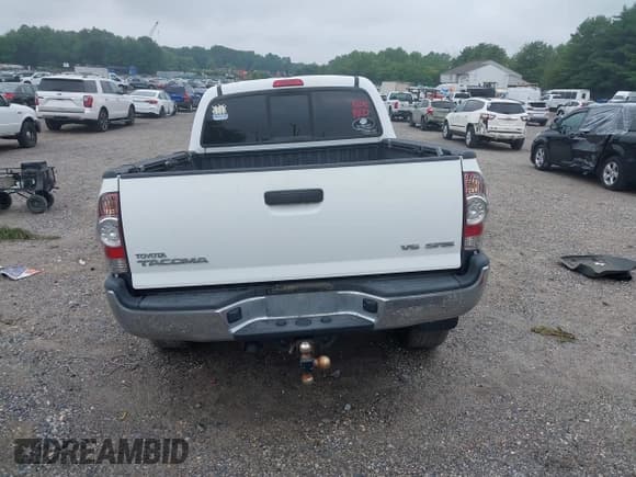 ✅ 2015 Toyota Tacoma • VIN: 3TMMU4FN0FM081779 • Lot: 42681591. Wystawiony na IAAI z przebiegiem 79 767 mil. Bezpłatny archiwum sprzedaży aukcyjnych z USA i szczegółowy raport historii pojazdu na DreamBid. Zdjęcie 16.