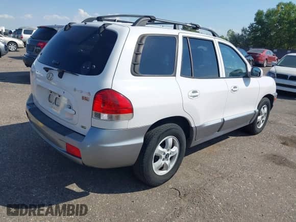 2005 Hyundai Santa Fe GLS z VIN KM8SC73E75U968818, wystawiony jako IAAI lot #43040301 z przebiegiem 200 279 mil mil oraz . Historia ofert i sprzedaży dostępna na DreamBid. Obrazek 4.