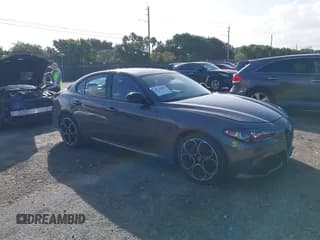 ✅ 2024 Alfa Romeo Giulia Veloce • VIN: ZARFAMBN5R7677885 • Lot: 40748003. Wystawiony na IAAI z przebiegiem 2 214 mil. Bezpłatny archiwum sprzedaży aukcyjnych z USA i szczegółowy raport historii pojazdu na DreamBid. Zdjęcie 1.