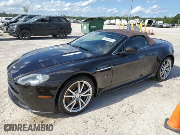 ✅ 2013 Aston Martin Vantage • VIN: SCFEKBBK1DGD17118 • Lot: 60636224. Wystawiony na Copart z przebiegiem 50 591 mil. Bezpłatny archiwum sprzedaży aukcyjnych z USA i szczegółowy raport historii pojazdu na DreamBid. Zdjęcie 1.