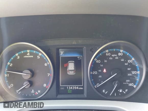 ✅ 2018 Toyota RAV4 XLE • VIN: 2T3WFREVXJW412618 • Lot: 43696429. Listed on IAAI with 134,394 mi. Free auction sales archive from the USA and detailed vehicle history report at DreamBid. Image 7.