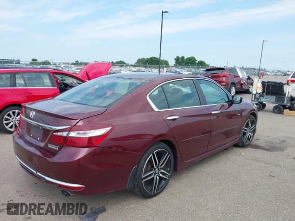 ✅ 2017 Honda Accord Sport SE • VIN: 1HGCR2F10HA117597 • Lot: 42861007. Listed on IAAI with 67,064 mi. Free auction sales archive from the USA and detailed vehicle history report at DreamBid. Image 4.