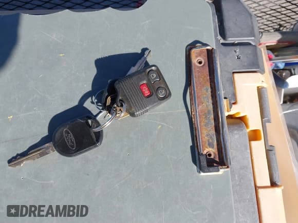 ✅ 2008 Ford F-150 XLT • VIN: 1FTPW12V58KD97085 • Lot: 41658847. Wystawiony na IAAI z przebiegiem 259 365 mil. Bezpłatny archiwum sprzedaży aukcyjnych z USA i szczegółowy raport historii pojazdu na DreamBid. Zdjęcie 11.