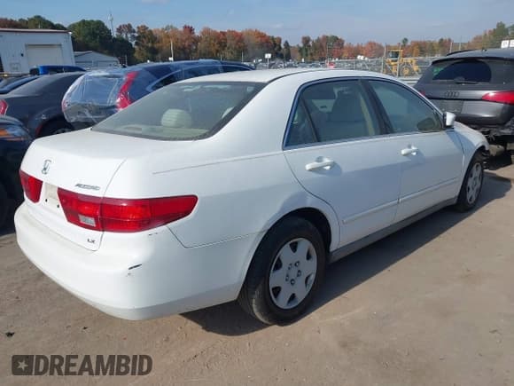 ✅ 2005 Honda Accord LX • VIN: 1HGCM56485A121418 • Lot: 43639032. Listed on IAAI with 198,489 mi. Free auction sales archive from the USA and detailed vehicle history report at DreamBid. Image 4.