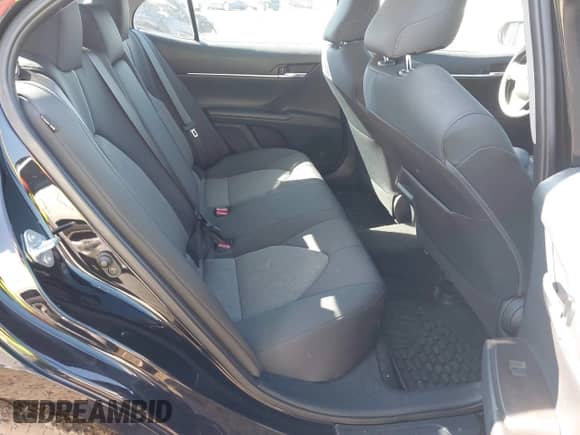 2021 Toyota Camry LE z VIN 4T1C11BK2MU033526, wystawiony jako IAAI lot #41769996 z przebiegiem 21 343 mil mil oraz . Historia ofert i sprzedaży dostępna na DreamBid. Obrazek 8.