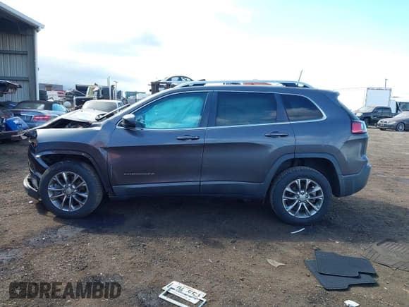 ✅ 2019 Jeep Cherokee Latitude Plus • VIN: 1C4PJLLB7KD301578 • Lot: 42544887. Wystawiony na IAAI z przebiegiem Nie podano. Bezpłatny archiwum sprzedaży aukcyjnych z USA i szczegółowy raport historii pojazdu na DreamBid. Zdjęcie 14.