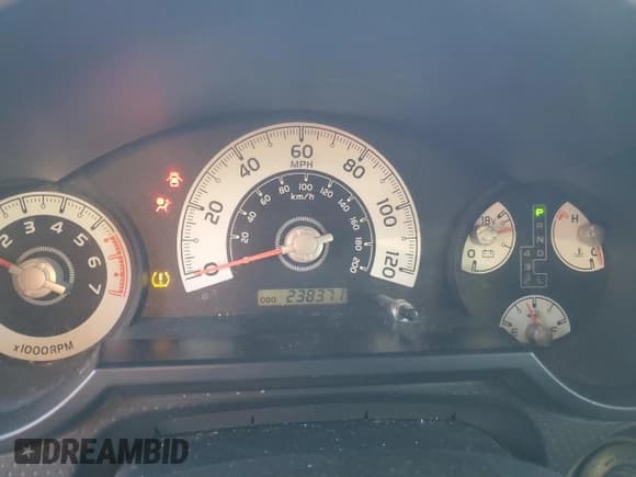 ✅ 2008 Toyota FJ Cruiser • VIN: JTEBU11FX80102807 • Lot: 90727505. Wystawiony na Copart z przebiegiem 238 371 mil. Bezpłatny archiwum sprzedaży aukcyjnych z USA i szczegółowy raport historii pojazdu na DreamBid. Zdjęcie 9.