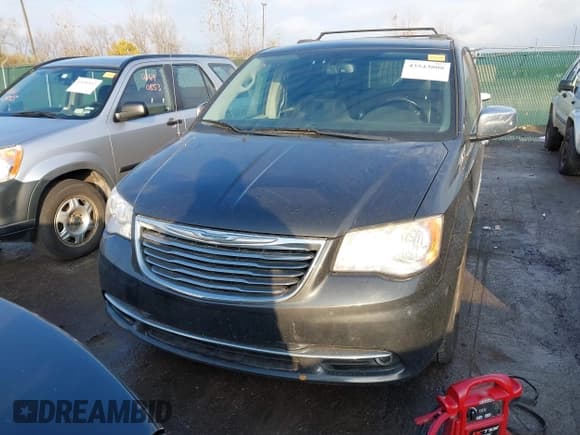 ✅ 2012 Chrysler Town & Country Touring L • VIN: 2C4RC1CG2CR338815 • Lot: 43543808. Wystawiony na IAAI z przebiegiem 172 666 mil. Bezpłatny archiwum sprzedaży aukcyjnych z USA i szczegółowy raport historii pojazdu na DreamBid. Zdjęcie 6.