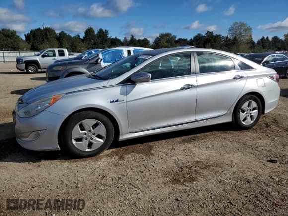 ✅ 2012 Hyundai Sonata Hybrid • VIN: KMHEC4A40CA062451 • Lot: 84414455. Listed on Copart with 157,104 mi. Free auction sales archive from the USA and detailed vehicle history report at DreamBid. Image 1.