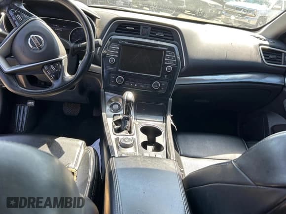 ✅ 2019 Nissan Maxima Platinum • VIN: 1N4AA6AV9KC360826 • Lot: 71081625. Wystawiony na Copart z przebiegiem 120 786 mil. Bezpłatny archiwum sprzedaży aukcyjnych z USA i szczegółowy raport historii pojazdu na DreamBid. Zdjęcie 9.