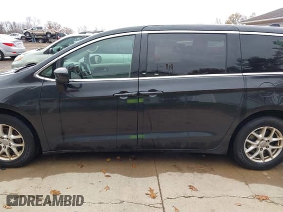 ✅ 2017 Chrysler Pacifica LX • VIN: 2C4RC1CG5HR608773 • Lot: 43596492. Wystawiony na IAAI z przebiegiem 208 440 mil. Bezpłatny archiwum sprzedaży aukcyjnych z USA i szczegółowy raport historii pojazdu na DreamBid. Zdjęcie 14.