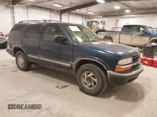 ✅ 2000 Chevrolet Blazer LT • VIN: 1GNDT13W8Y2141694 • Lot: 41931315. Wystawiony na IAAI z przebiegiem 251 945 mil. Bezpłatny archiwum sprzedaży aukcyjnych z USA i szczegółowy raport historii pojazdu na DreamBid. Zdjęcie 1.