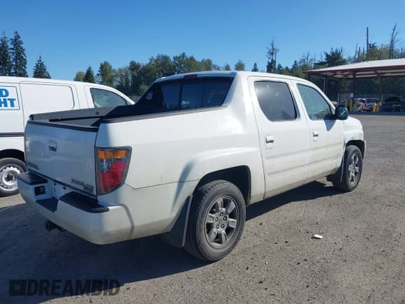 ✅ 2008 Honda Ridgeline RTX • VIN: 2HJYK16328H528985 • Lot: 43226165. Wystawiony na IAAI z przebiegiem 13 501 mil. Bezpłatny archiwum sprzedaży aukcyjnych z USA i szczegółowy raport historii pojazdu na DreamBid. Zdjęcie 4.