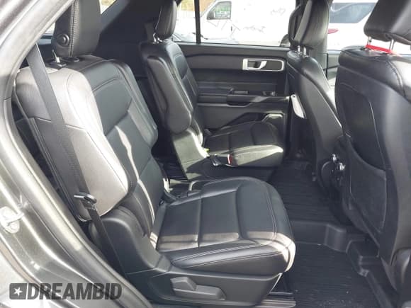 ✅ 2020 Ford Explorer XLT • VIN: 1FMSK8DH9LGB88851 • Lot: 43546314. Wystawiony na IAAI z przebiegiem 85 988 mil. Bezpłatny archiwum sprzedaży aukcyjnych z USA i szczegółowy raport historii pojazdu na DreamBid. Zdjęcie 8.