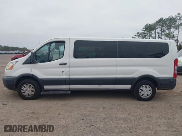 ✅ 2017 Ford Transit XL • VIN: 1FBZX2YM4HKA47297 • Lot: 43809162. Wystawiony na IAAI z przebiegiem 134 344 mil. Bezpłatny archiwum sprzedaży aukcyjnych z USA i szczegółowy raport historii pojazdu na DreamBid. Zdjęcie 14.