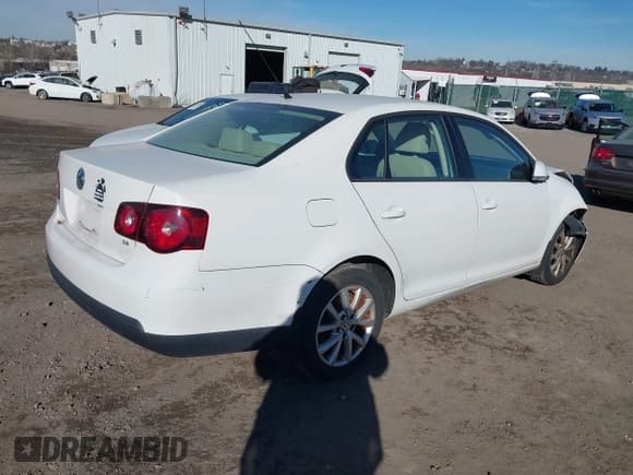 ✅ 2010 Volkswagen Jetta SE • VIN: 3VWRZ7AJ1AM162230 • Lot: 43742158. Listed on IAAI with 99,177 mi. Free auction sales archive from the USA and detailed vehicle history report at DreamBid. Image 4.