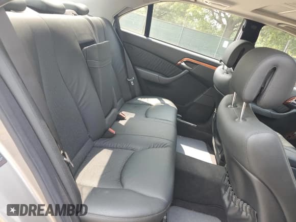 ✅ 2006 Mercedes-Benz S 430 • VIN: WDBNG83J06A462239 • Lot: 68152795. Wystawiony na Copart z przebiegiem 107 504 mil. Bezpłatny archiwum sprzedaży aukcyjnych z USA i szczegółowy raport historii pojazdu na DreamBid. Zdjęcie 10.