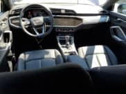 ✅ 2023 Audi Q3 S line Premium Plus • VIN: WA1EECF36P1023601 • Lot: 70428155. Wystawiony na Copart z przebiegiem 39 817 mil. Bezpłatny archiwum sprzedaży aukcyjnych z USA i szczegółowy raport historii pojazdu na DreamBid. Zdjęcie 8.