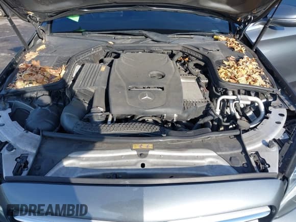 ✅ 2017 Mercedes-Benz C 300 • VIN: 55SWF4KB6HU198528 • Lot: 43802756. Wystawiony na IAAI z przebiegiem 101 130 mil. Bezpłatny archiwum sprzedaży aukcyjnych z USA i szczegółowy raport historii pojazdu na DreamBid. Zdjęcie 10.