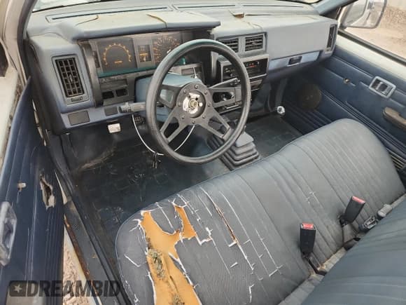 ✅ 1989 Nissan Hardbody • VIN: 1N6ND11S6KC399804 • Lot: 84070345. Wystawiony na Copart z przebiegiem 241 780 mil. Bezpłatny archiwum sprzedaży aukcyjnych z USA i szczegółowy raport historii pojazdu na DreamBid. Zdjęcie 8.