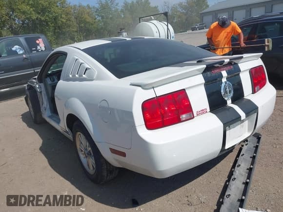 ✅ 2009 Ford Mustang • VIN: 1ZVHT80N795138829 • Lot: 43217919. Listed on IAAI with 162,965 mi. Free auction sales archive from the USA and detailed vehicle history report at DreamBid. Image 3.