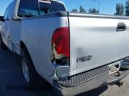 ✅ 1998 Ford F-150 • VIN: 1FTZX17W9WNA63452 • Lot: 43474139. Wystawiony na IAAI z przebiegiem 186 589 mil. Bezpłatny archiwum sprzedaży aukcyjnych z USA i szczegółowy raport historii pojazdu na DreamBid. Zdjęcie 18.