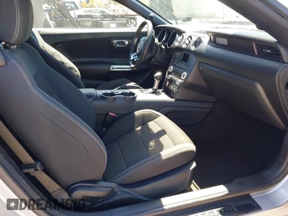 ✅ 2017 Ford Mustang V6 • VIN: 1FATP8EM9H5208725 • Lot: 41838293. Wystawiony na IAAI z przebiegiem 88 780 mil. Bezpłatny archiwum sprzedaży aukcyjnych z USA i szczegółowy raport historii pojazdu na DreamBid. Zdjęcie 5.