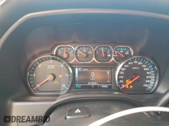 ✅ 2018 Chevrolet Silverado 1500 LT • VIN: 3GCPCREC9JG645806 • Lot: 94570555. Wystawiony na Copart z przebiegiem 214 690 mil. Bezpłatny archiwum sprzedaży aukcyjnych z USA i szczegółowy raport historii pojazdu na DreamBid. Zdjęcie 9.