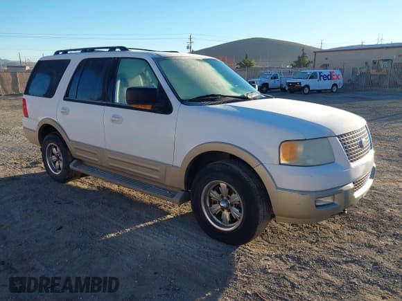 ✅ 2005 Ford Expedition Eddie Bauer • VIN: 1FMFU18505LA89008 • Лот: 43864767. Опубликован ранее на IAAI с пробегом 232 113 миль. Бесплатный доступ к архиву аукционных продаж из США и подробный отчёт об истории автомобиля на DreamBid. Изображение 1.