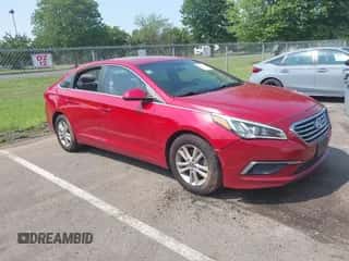 2017 Hyundai Sonata 2.4L z VIN 5NPE24AF5HH485678, wystawiony jako IAAI lot #42821941 z przebiegiem 111 675 mil mil oraz . Historia ofert i sprzedaży dostępna na DreamBid. Obrazek 1.