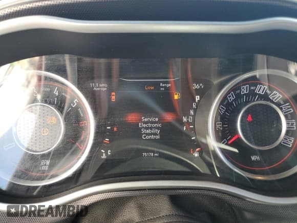 ✅ 2015 Dodge Challenger R/T Scat Pack • VIN: 2C3CDZFJXFH821590 • Lot: 73819033. Wystawiony na Copart z przebiegiem 75 178 mil. Bezpłatny archiwum sprzedaży aukcyjnych z USA i szczegółowy raport historii pojazdu na DreamBid. Zdjęcie 9.