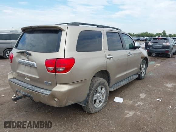 ✅ 2008 Toyota Sequoia Limited • VIN: 5TDZY68A18S008097 • Lot: 43041581. Listed on IAAI with 282,040 mi. Free auction sales archive from the USA and detailed vehicle history report at DreamBid. Image 4.
