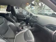 ✅ 2019 Jeep Cherokee Altitude • VIN: 1C4PJLLX7KD241698 • Лот: 47963515. Опубликован ранее на Copart с пробегом 82 901 миль. Бесплатный доступ к архиву аукционных продаж из США и подробный отчёт об истории автомобиля на DreamBid. Изображение 5.