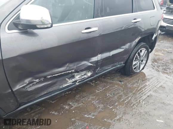 ✅ 2020 Jeep Grand Cherokee Limited X • VIN: 1C4RJEBG4LC266121 • Lot: 43777139. Listed on IAAI with 124,722 mi. Free auction sales archive from the USA and detailed vehicle history report at DreamBid. Image 6.