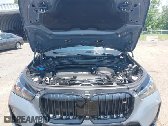 ✅ 2024 BMW X1 • VIN: WBX13EF04R5X70933 • Lot: 42491042. Wystawiony na IAAI z przebiegiem 21 308 mil. Bezpłatny archiwum sprzedaży aukcyjnych z USA i szczegółowy raport historii pojazdu na DreamBid. Zdjęcie 10.