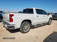 ✅ 2021 Chevrolet Silverado 1500 High Country • VIN: 3GCPWFED3MG351899 • Lot: 90672735. Wystawiony na Copart z przebiegiem 83 678 mil. Bezpłatny archiwum sprzedaży aukcyjnych z USA i szczegółowy raport historii pojazdu na DreamBid. Zdjęcie 3.