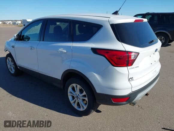✅ 2019 Ford Escape SE • VIN: 1FMCU9GDXKUA21623 • Lot: 43615704. Wystawiony na IAAI z przebiegiem 89 170 mil. Bezpłatny archiwum sprzedaży aukcyjnych z USA i szczegółowy raport historii pojazdu na DreamBid. Zdjęcie 3.