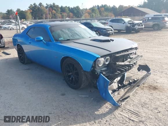 2015 Dodge Challenger R/T Plus z VIN 2C3CDZBT9FH804335, wystawiony jako IAAI lot #43386188 z przebiegiem 42 915 mil mil oraz . Historia ofert i sprzedaży dostępna na DreamBid. Obrazek 1.