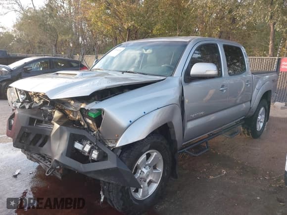 ✅ 2014 Toyota Tacoma • VIN: 3TMLU4EN0EM163023 • Lot: 43601252. Wystawiony na IAAI z przebiegiem 130 340 mil. Bezpłatny archiwum sprzedaży aukcyjnych z USA i szczegółowy raport historii pojazdu na DreamBid. Zdjęcie 19.