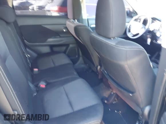 ✅ 2016 Mitsubishi Outlander ES • VIN: JA4AD2A34GZ008079 • Lot: 43710190. Listed on IAAI with 91,576 mi. Free auction sales archive from the USA and detailed vehicle history report at DreamBid. Image 8.