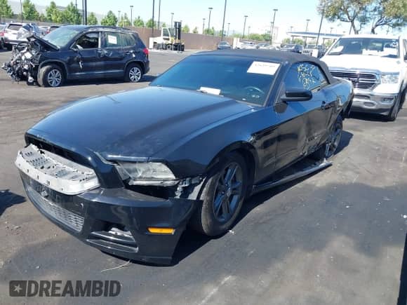 2014 Ford Mustang V6 с VIN 1ZVBP8EM7E5302357, выставлен на аукционе IAAI как лот 42639709 с пробегом 81 680 миль миль и . История ставок и продаж доступна на DreamBid. Изображение 17.