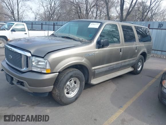 ✅ 2002 Ford Excursion Limited • VIN: 1FMNU42S42ED36879 • Лот: 41962773. Опубликован ранее на IAAI с пробегом Не указан. Бесплатный доступ к архиву аукционных продаж из США и подробный отчёт об истории автомобиля на DreamBid. Изображение 2.