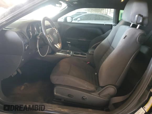 ✅ 2014 Dodge Challenger SXT • VIN: 2C3CDYAG1EH214742 • Lot: 64712454. Wystawiony na Copart z przebiegiem 144 067 mil. Bezpłatny archiwum sprzedaży aukcyjnych z USA i szczegółowy raport historii pojazdu na DreamBid. Zdjęcie 7.