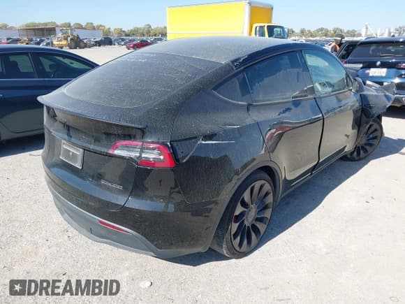 ✅ 2023 Tesla Model Y Performance • VIN: 7SAYGDEF1PF784383 • Lot: 43520884. Wystawiony na IAAI z przebiegiem 24 014 mil. Bezpłatny archiwum sprzedaży aukcyjnych z USA i szczegółowy raport historii pojazdu na DreamBid. Zdjęcie 4.